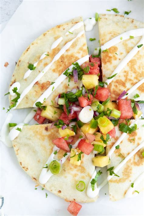 How many calories are in pork carnitas quesadilla with pineapple salsa - calories, carbs, nutrition