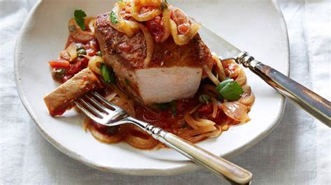 How many calories are in pork chops with fennel and caper sauce - calories, carbs, nutrition