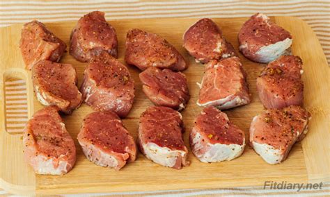 How many calories are in pork medallions, potatoes & green beans - calories, carbs, nutrition