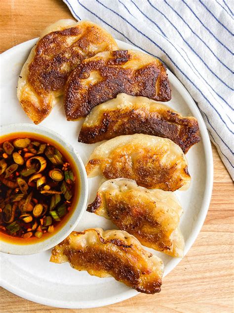 How many calories are in pork potstickers gyoza - calories, carbs, nutrition