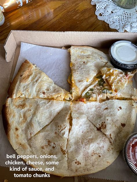 How many calories are in pork quesadilla - calories, carbs, nutrition