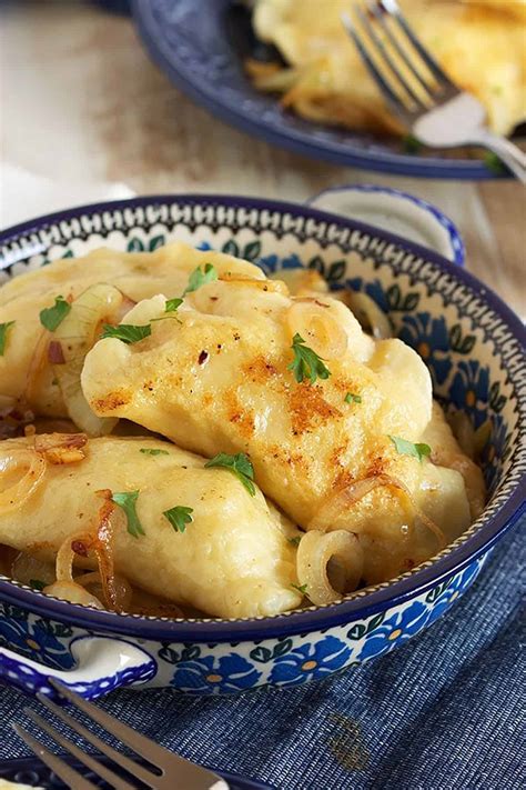 How many calories are in potato cheese pierogies with sauteed onions - calories, carbs, nutrition