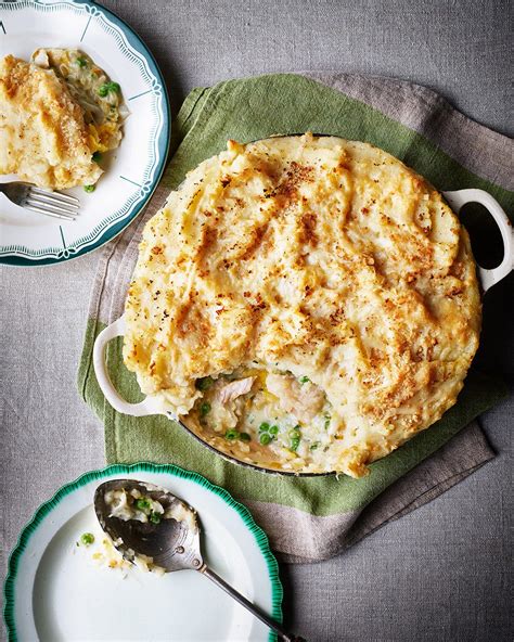How many calories are in potato topped smoked haddock and pollack fish pie - calories, carbs, nutrition
