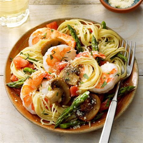 How many calories are in prawn linguine primavera - calories, carbs, nutrition