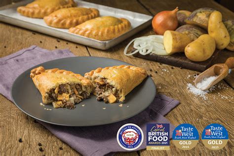 How many calories are in proper cornish pasty steak & stilton - calories, carbs, nutrition