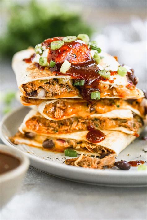 How many calories are in pulled pork bbq quesadilla - calories, carbs, nutrition