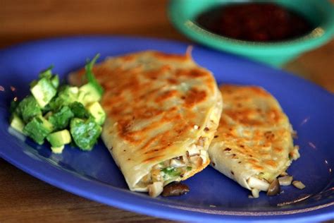 How many calories are in quesadilla mushroom wild - calories, carbs, nutrition