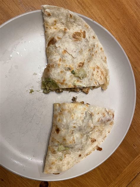 How many calories are in quesadillas - calories, carbs, nutrition