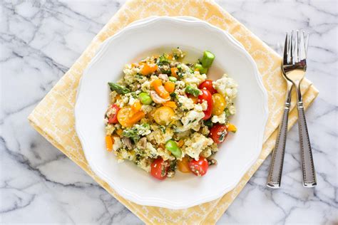 How many calories are in quinoa, egg and vegetable scramble - calories, carbs, nutrition