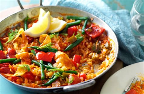 How many calories are in quorn paella with vine tomato salad - calories, carbs, nutrition