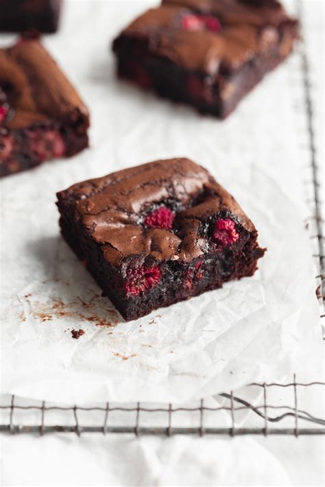 How many calories are in raspberry brownies - calories, carbs, nutrition