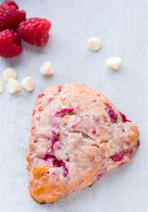 How many calories are in raspberry white chocolate chunk scone - calories, carbs, nutrition