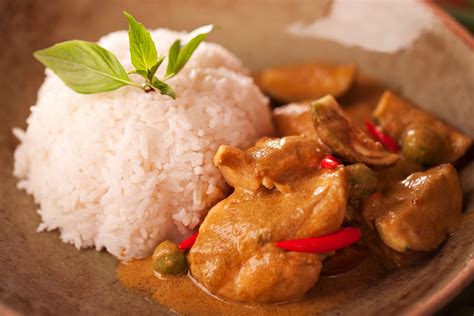 How many calories are in red thai chicken curry with jasmine rice - calories, carbs, nutrition