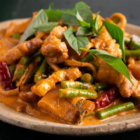 How many calories are in red thai curried pork - calories, carbs, nutrition