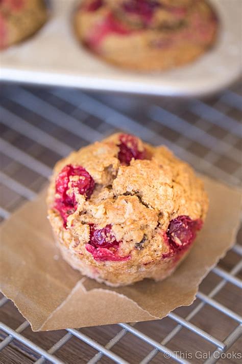 How many calories are in reduced fat cranberry walnut muffin (48754.33) - calories, carbs, nutrition