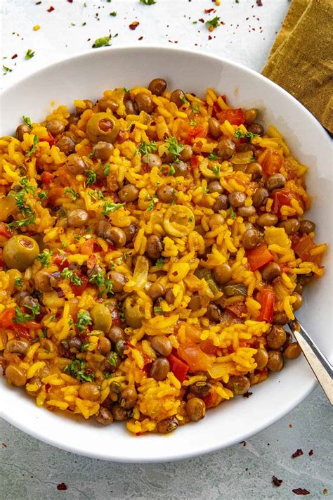 How many calories are in restaurant, latino, arroz con grandules (rice and pigeonpeas) - calories, carbs, nutrition