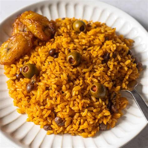 How many calories are in restaurant, latino, arroz con grandules (rice and pigeonpeas) - calories, carbs, nutrition