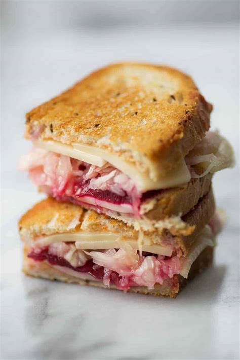 How many calories are in reuben panini - calories, carbs, nutrition