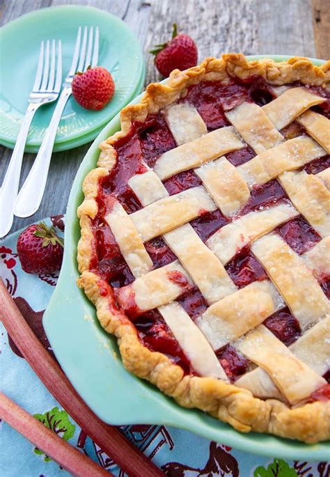 How many calories are in rhubarb strawberry pie - calories, carbs, nutrition