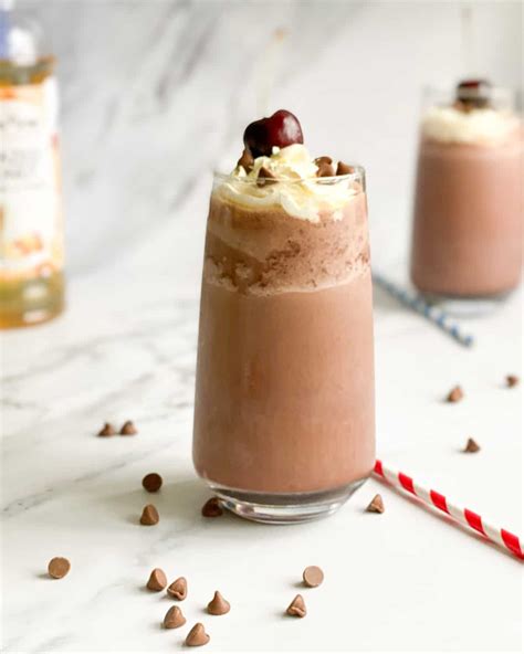 How many calories are in rich chocolate shake - calories, carbs, nutrition