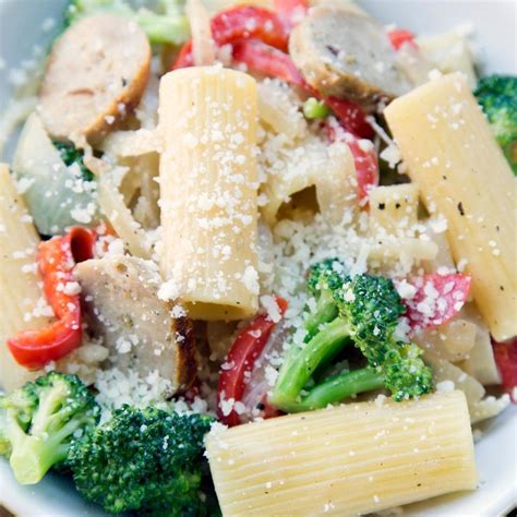 How many calories are in rigatoni in sauce with broccoli & white chicken - calories, carbs, nutrition