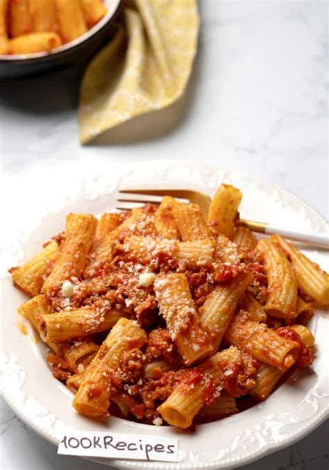 How many calories are in rigatoni with vegetable bolognese - calories, carbs, nutrition