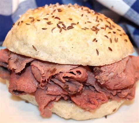 How many calories are in roast beef on weck - calories, carbs, nutrition