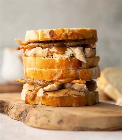 How many calories are in roast chicken sandwich on sliced white bread - calories, carbs, nutrition