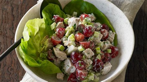 How many calories are in roast turkey salad with grapes combo - calories, carbs, nutrition