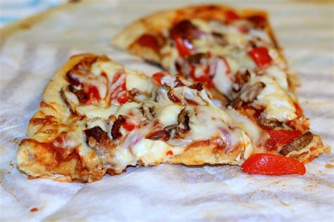 How many calories are in roasted mushroom and bacon pizza - calories, carbs, nutrition