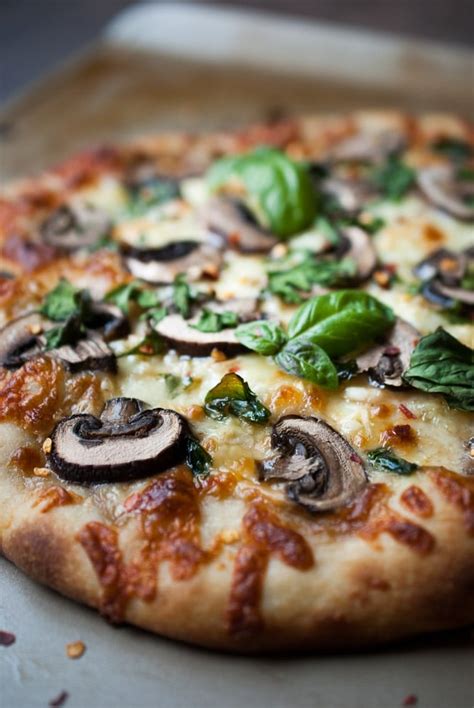 How many calories are in roasted mushroom with spinach wheat pizza - calories, carbs, nutrition