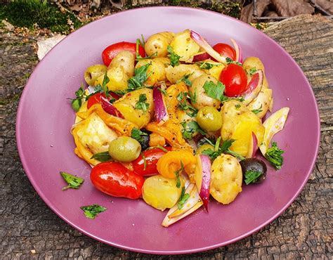 How many calories are in roasted red pepper potato salad - calories, carbs, nutrition