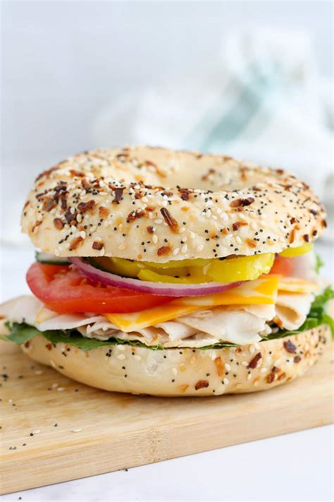 How many calories are in roasted turkey bagel sandwich - calories, carbs, nutrition