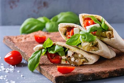 How many calories are in roasted vegetable pita pocket - calories, carbs, nutrition