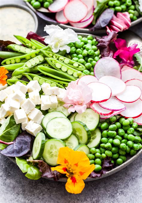 How many calories are in romaine and spring pea salad - calories, carbs, nutrition