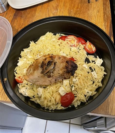 How many calories are in rosemary chicken with orzo & vegetables - calories, carbs, nutrition