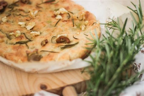 How many calories are in rosemary roast beef focaccia - calories, carbs, nutrition