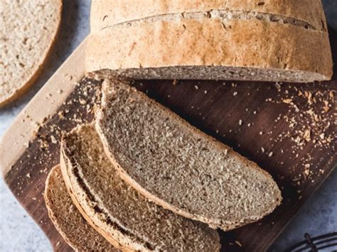 How many calories are in rye bread - calories, carbs, nutrition