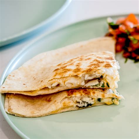 How many calories are in sabores fish quesadilla - calories, carbs, nutrition