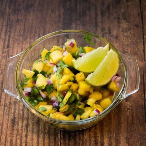 How many calories are in sabores pineapple jalapeno salsa - calories, carbs, nutrition