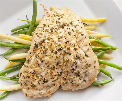 How many calories are in sage and cider seared chicken with haricot verts and wild rice salad - calories, carbs, nutrition