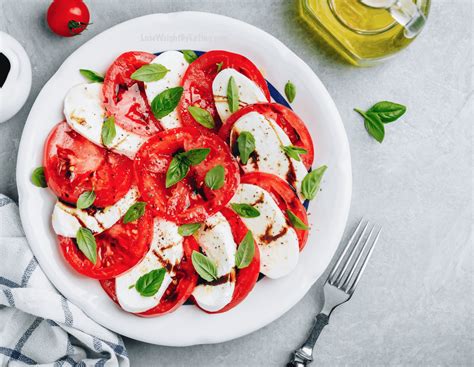 How many calories are in salad, caprese - calories, carbs, nutrition