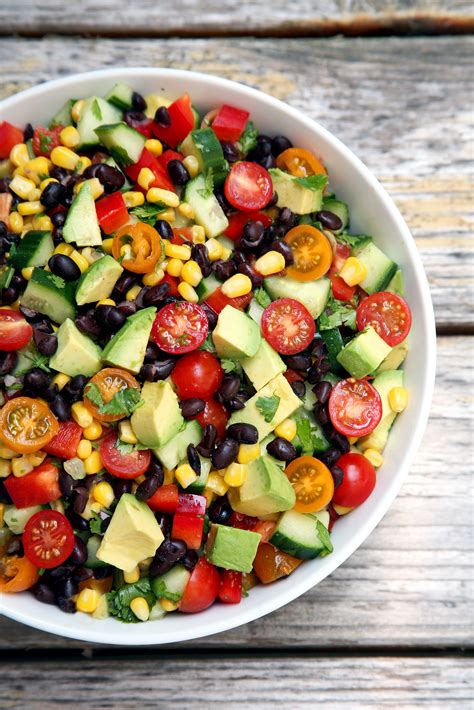 How many calories are in salad - chicken, black beans, corn, tomato salsa - calories, carbs, nutrition