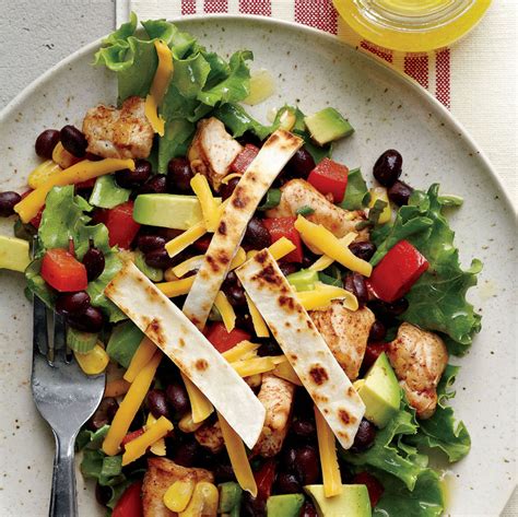 How many calories are in salad entree ancho chicken corn & zucchini salad - calories, carbs, nutrition