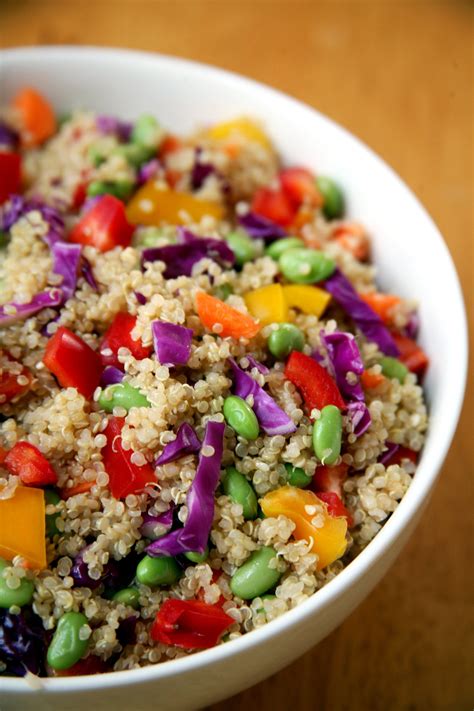 How many calories are in salad entree quinoa & black bean tortilla strips - calories, carbs, nutrition