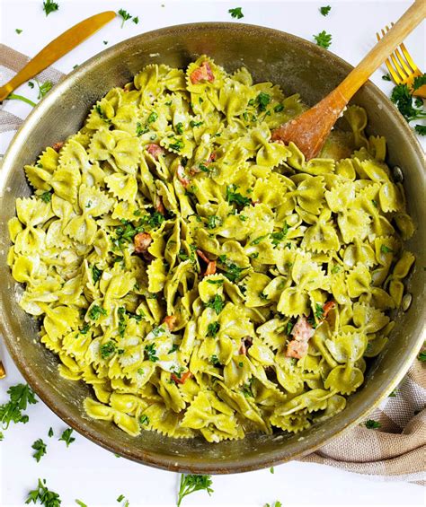 How many calories are in salad farfalle spinach carbonara 3 oz - calories, carbs, nutrition
