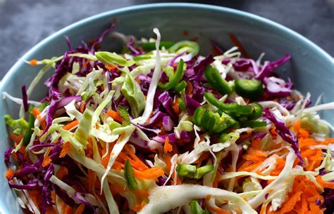 How many calories are in salad slaw spicy cabbage peanuts 1/4 cup - calories, carbs, nutrition