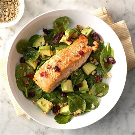 How many calories are in salmon, spinach walnut salad - calories, carbs, nutrition