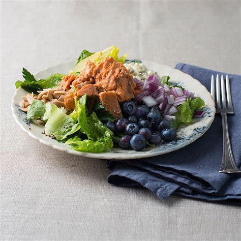 How many calories are in salmon and blueberry salad (34245.3) - calories, carbs, nutrition