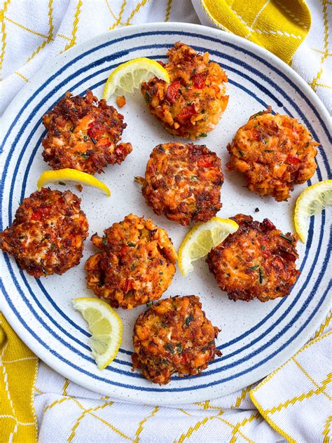How many calories are in salmon croquettes (451.0) - calories, carbs, nutrition